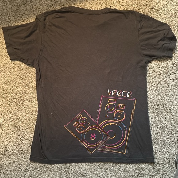 Grey S/S T-Shirt with Vibrant Speaker Graphic - Picture 2 of 2